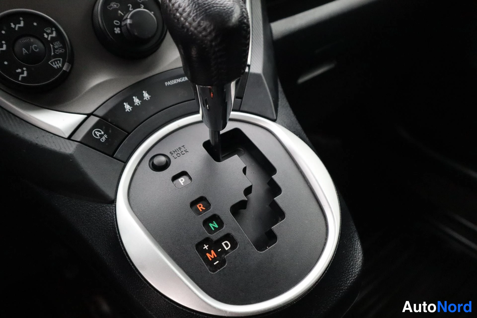 Sininen Toyota Verso-S 2011, kuva 23
