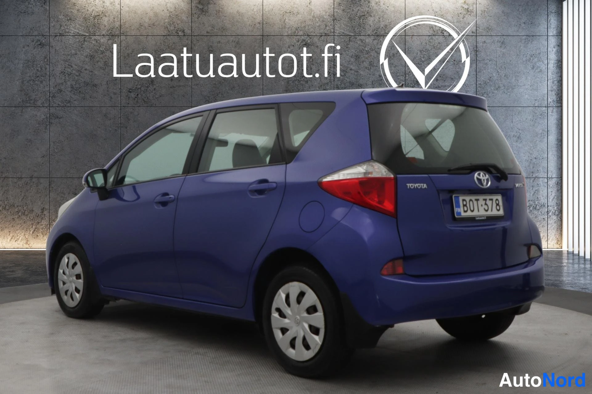 Sininen Toyota Verso-S 2011, takaviisto, kuva 5