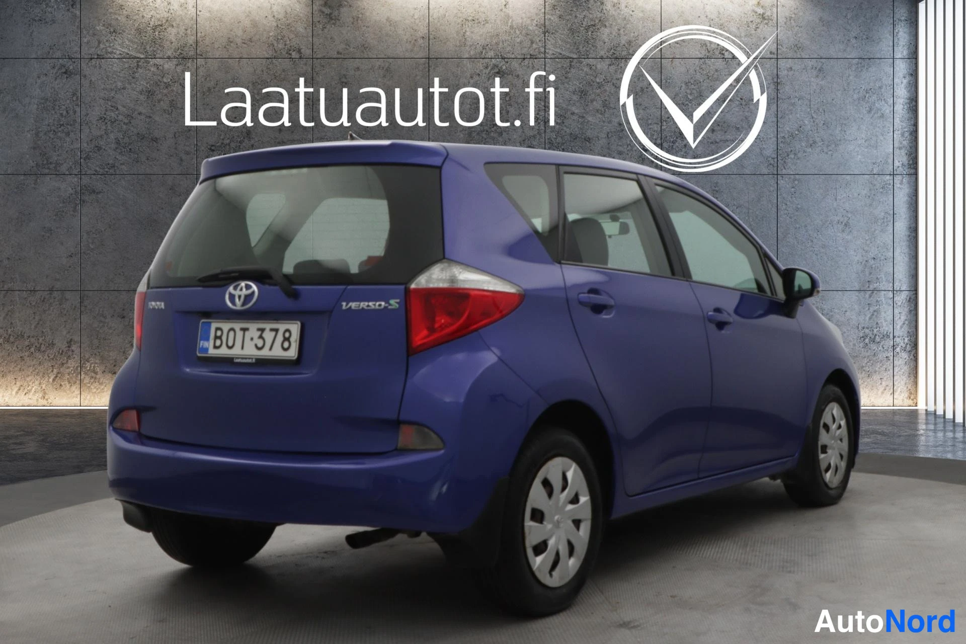 Sininen Toyota Verso-S 2011, takaviisto, kuva 6