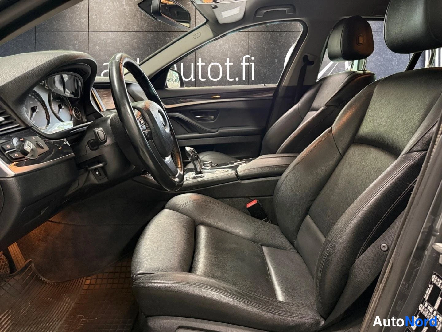 Harmaa BMW 520d xDrive 2016, kuva 14