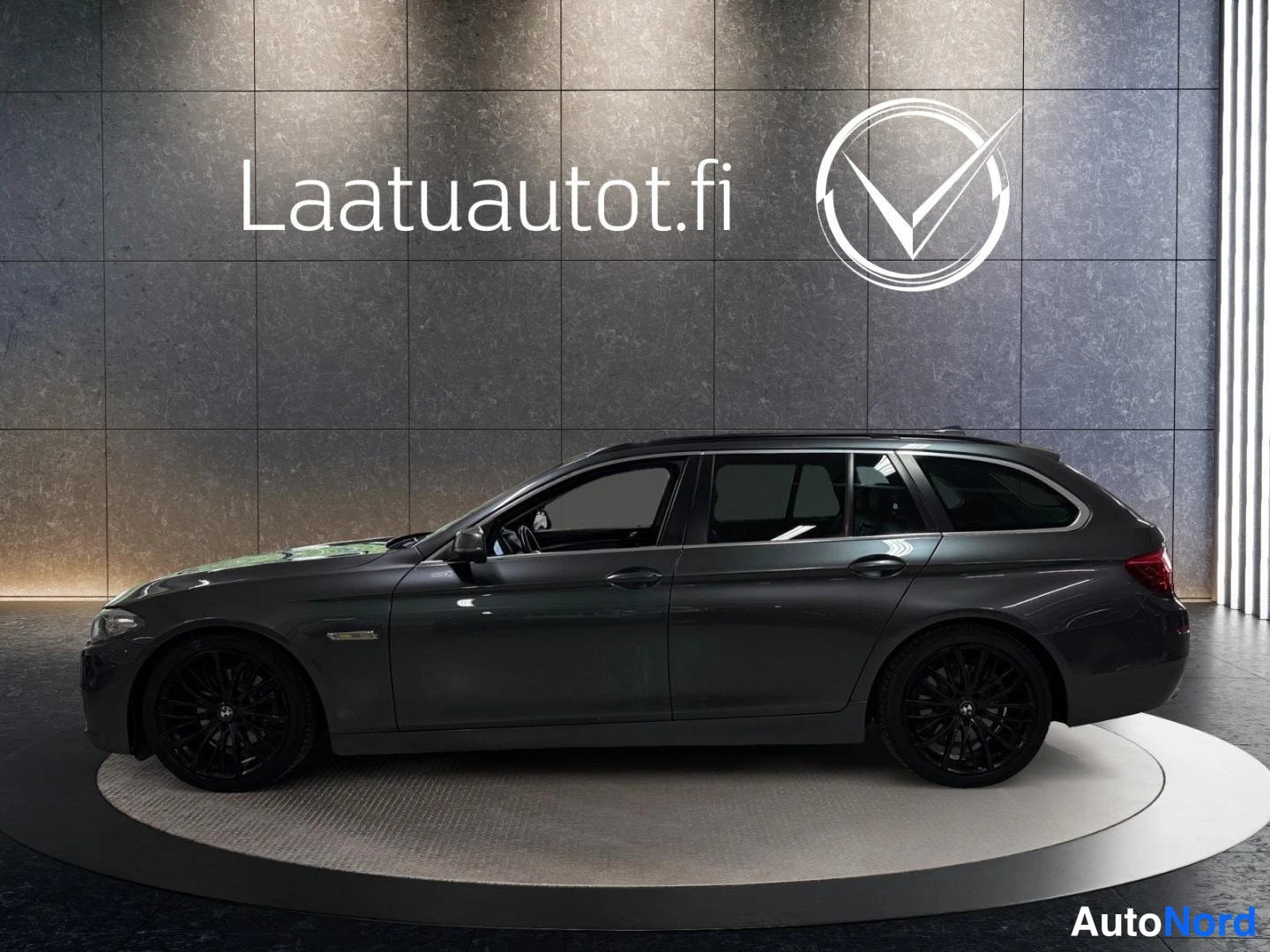 Harmaa BMW 520d xDrive 2016, sivulta, kuva 5