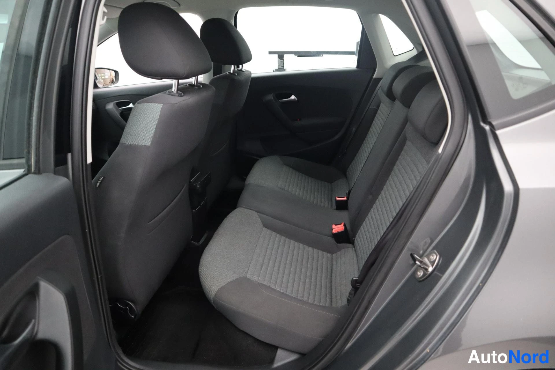 Harmaa Volkswagen Polo 2011, kuva 18
