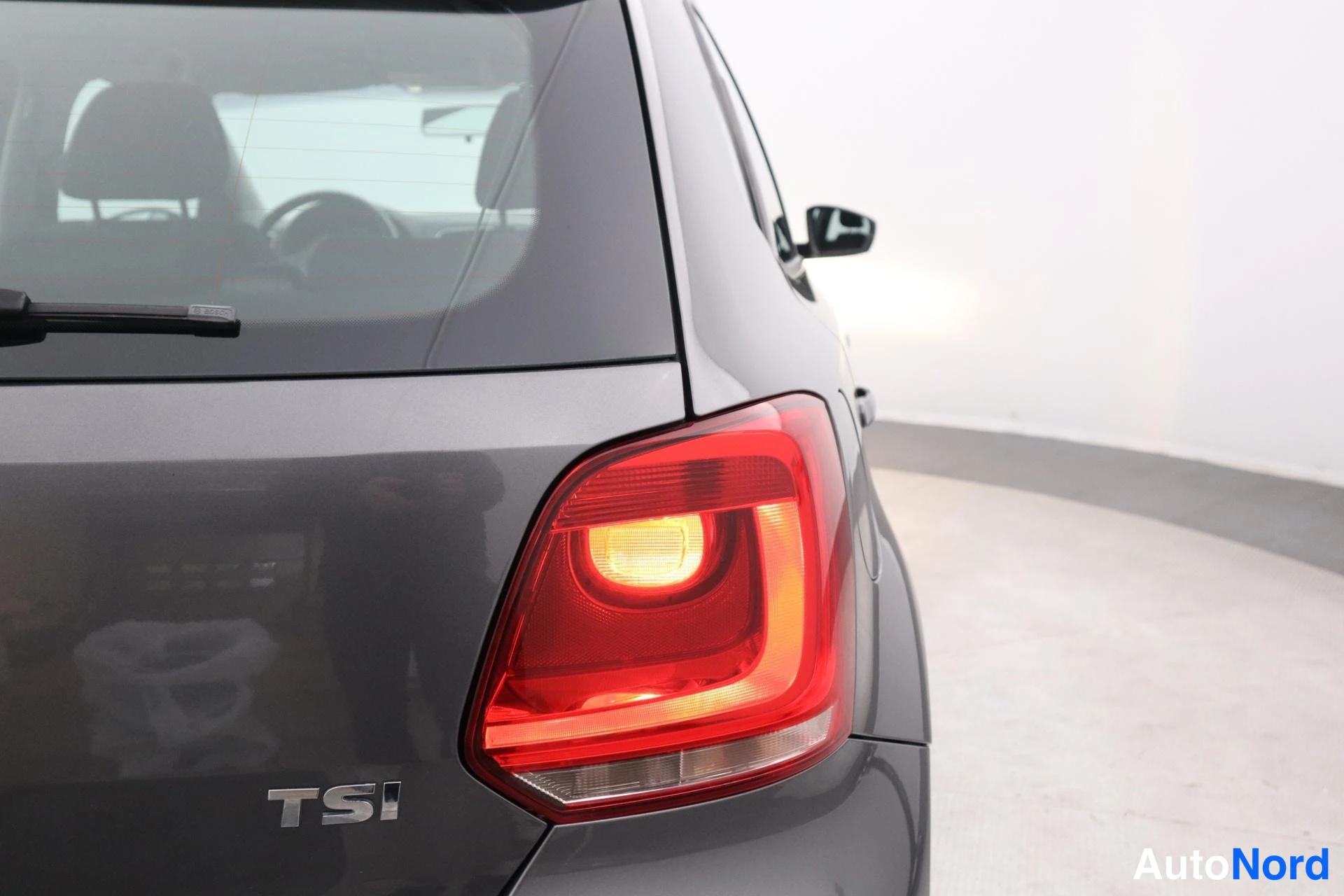 Harmaa Volkswagen Polo 2011, takaa, kuva 6