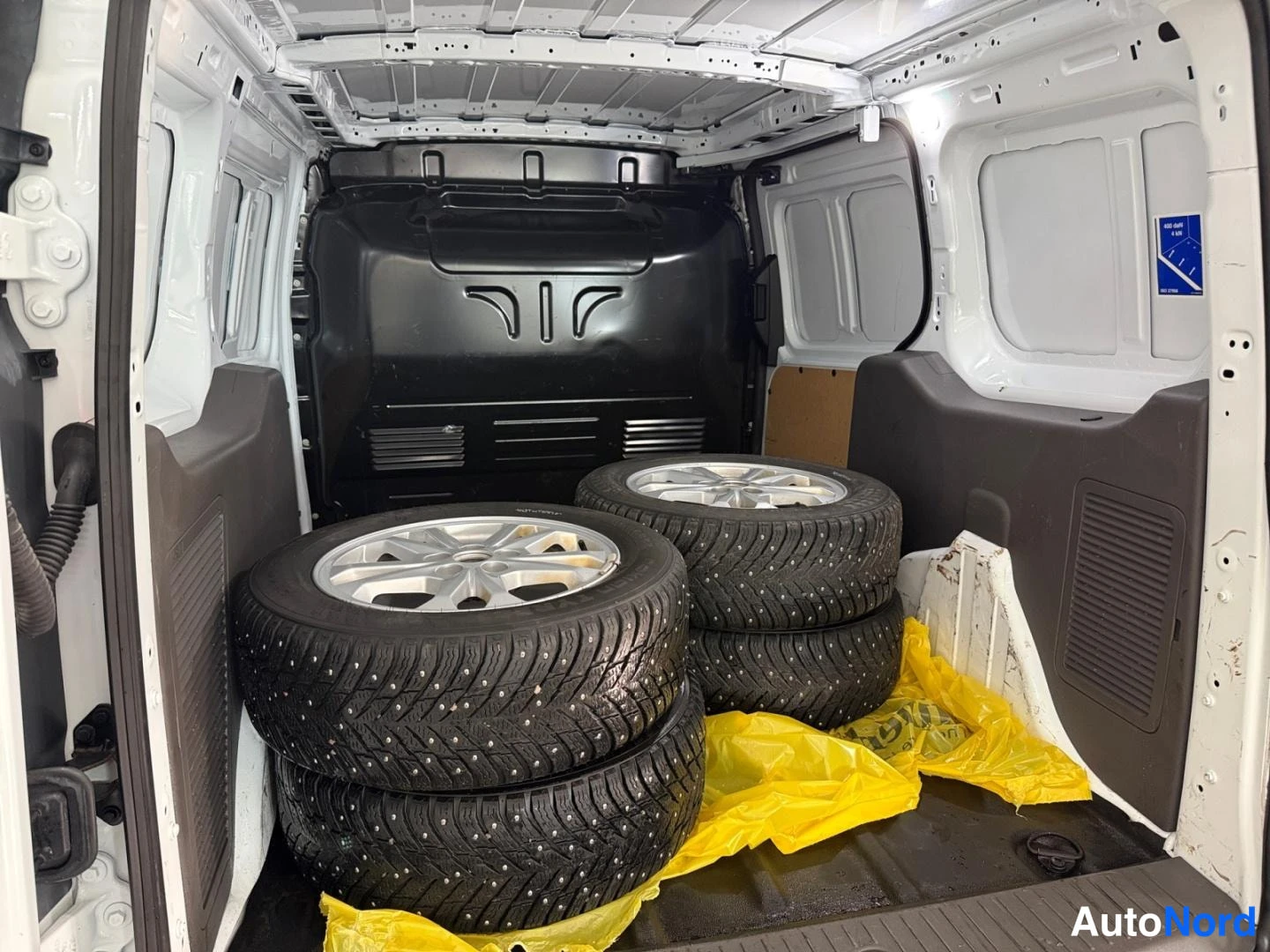 Valkoinen Ford Transit Connect 2022, kuva 14