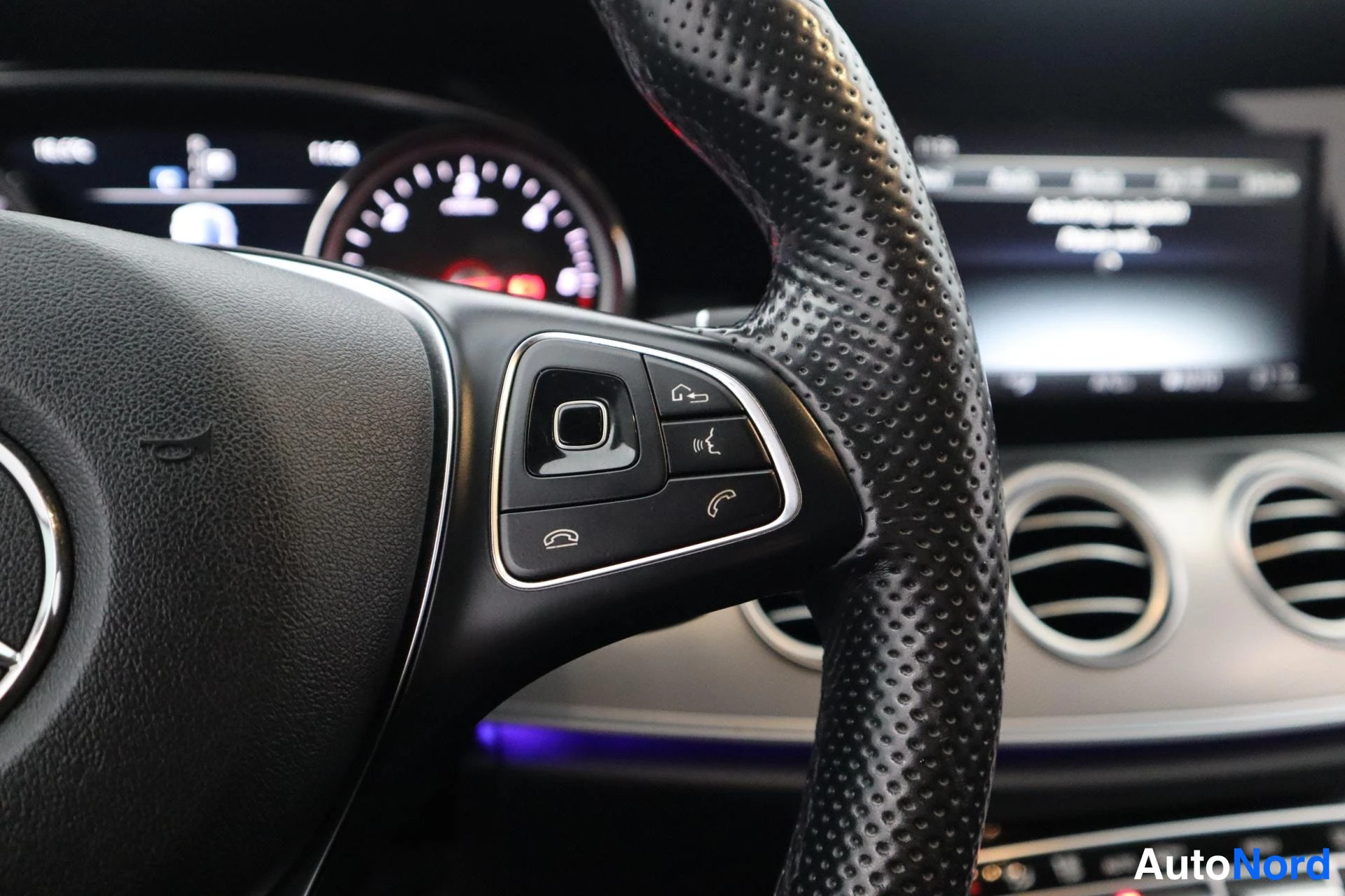 Sininen Mercedes-Benz E 2017, kuva 19