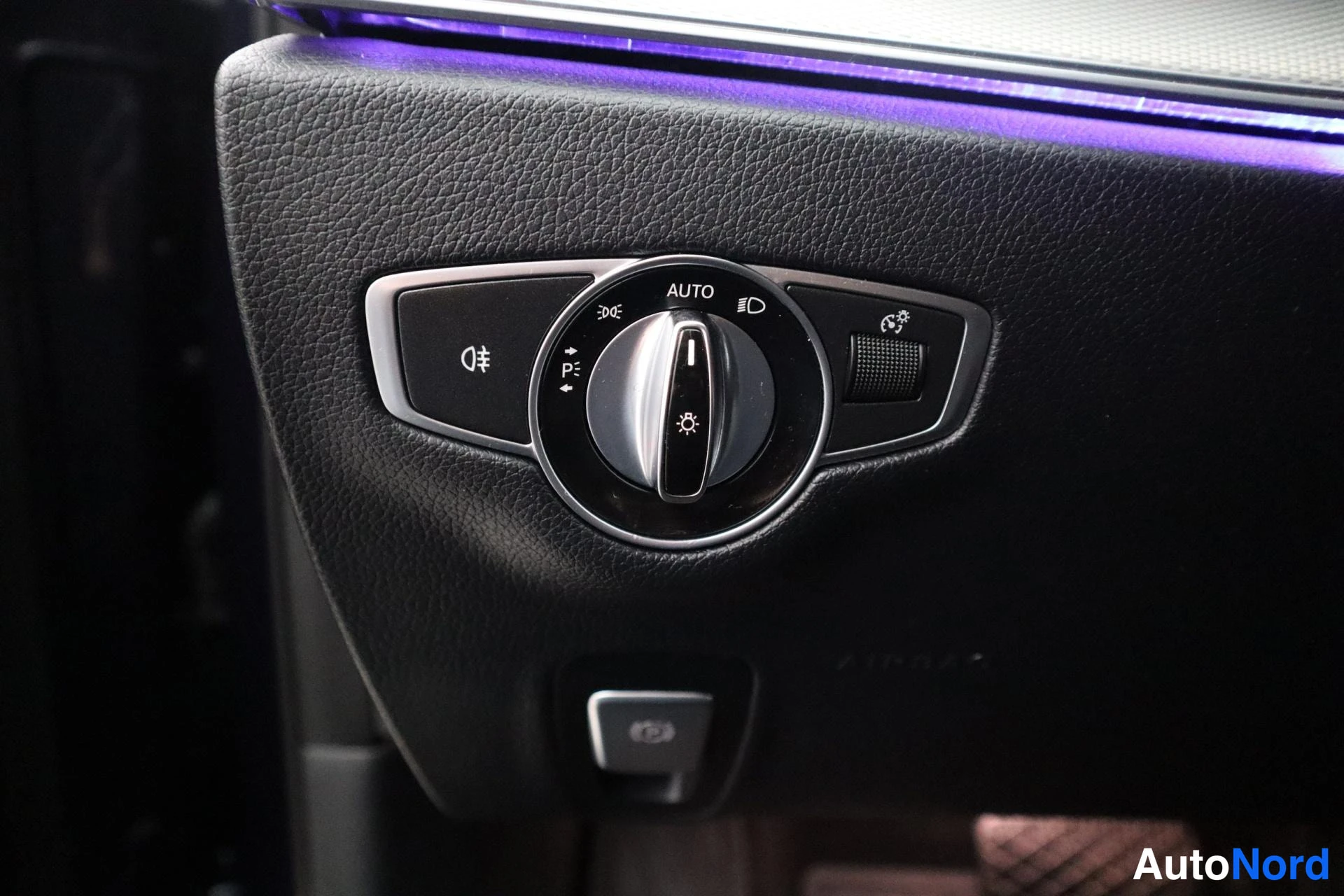 Sininen Mercedes-Benz E 2017, kuva 21