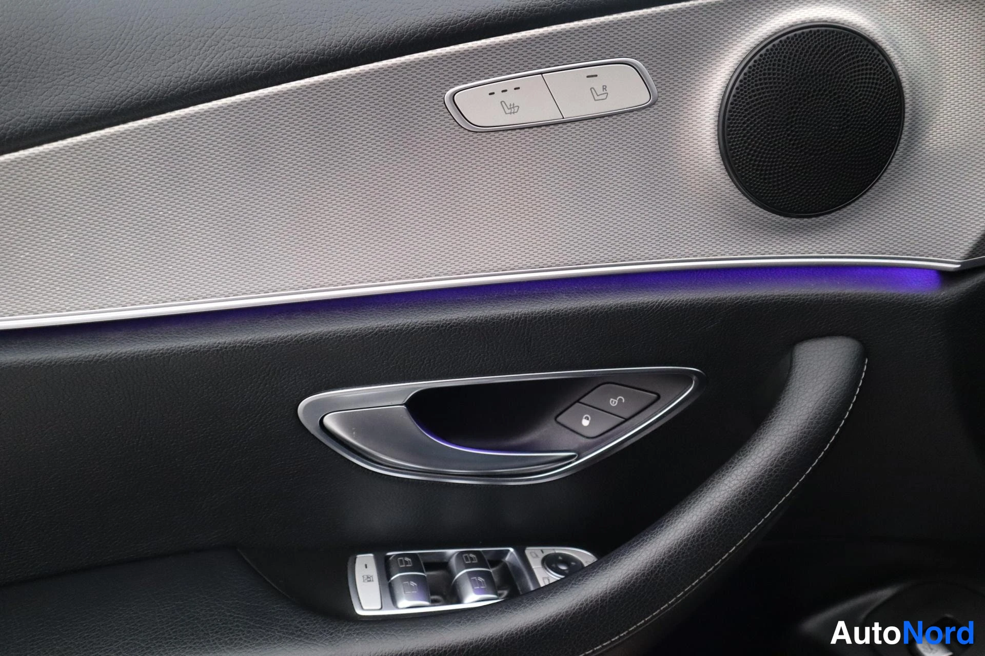 Sininen Mercedes-Benz E 2017, kuva 22