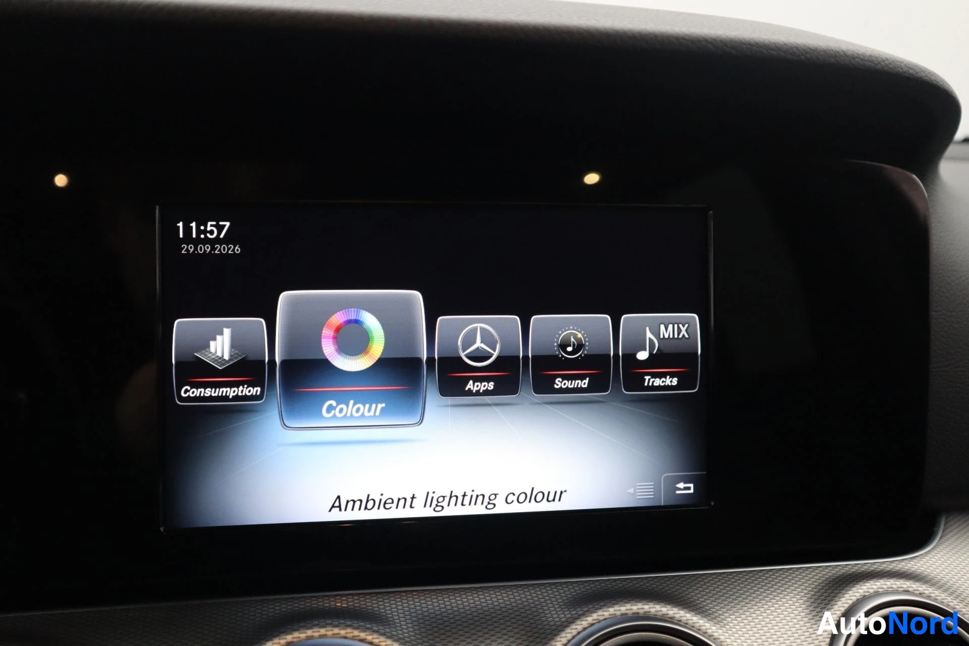 Sininen Mercedes-Benz E 2017, kuva 26