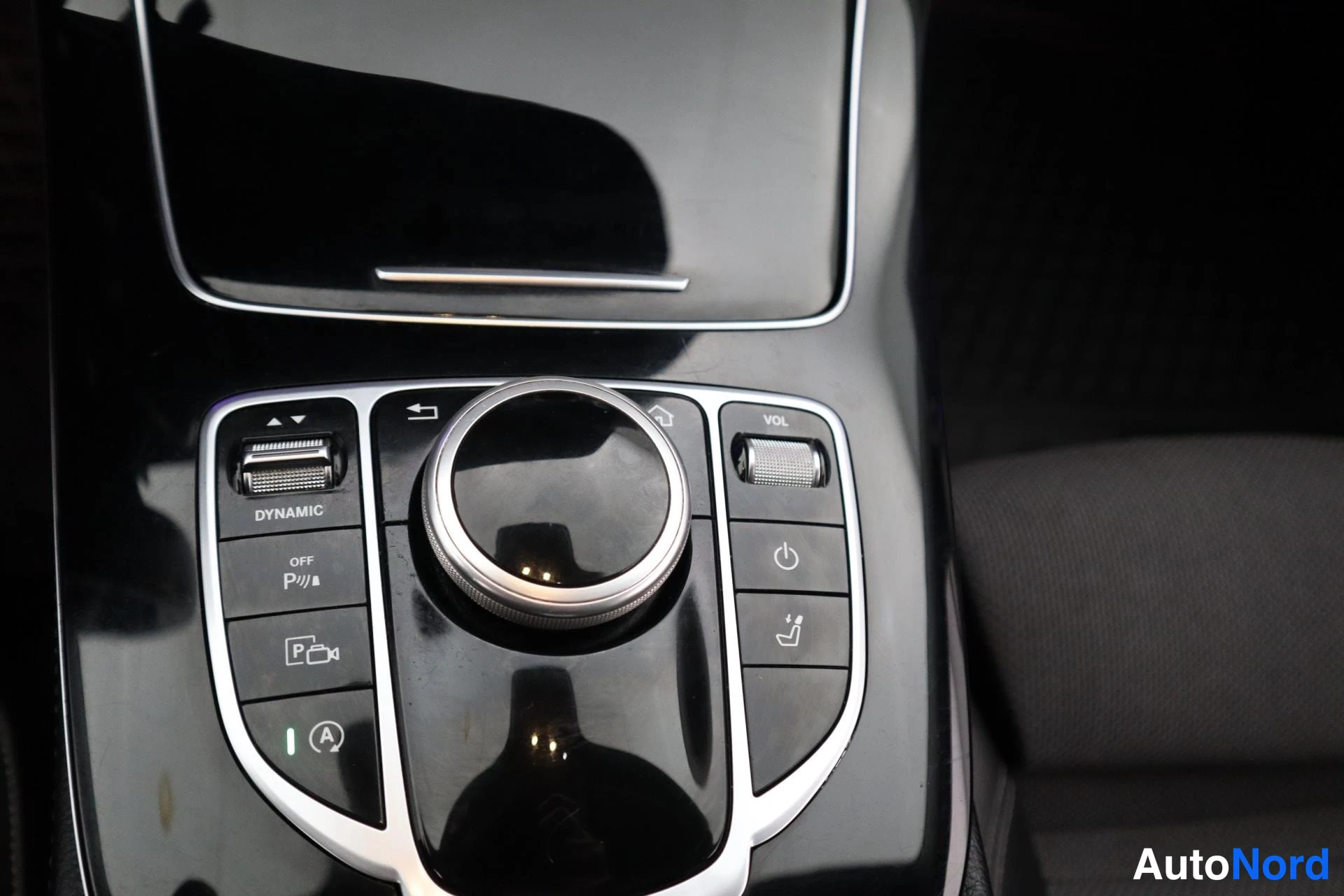 Sininen Mercedes-Benz E 2017, kuva 29