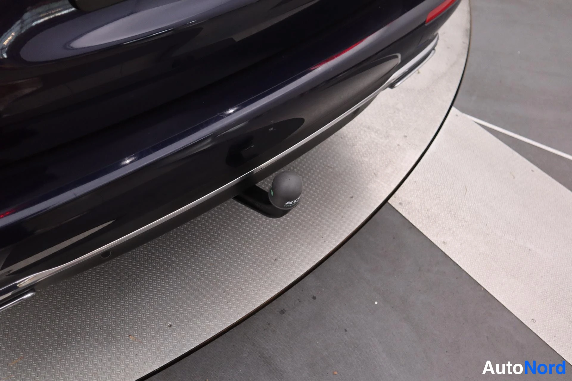 Sininen Mercedes-Benz E 2017, kuva 35