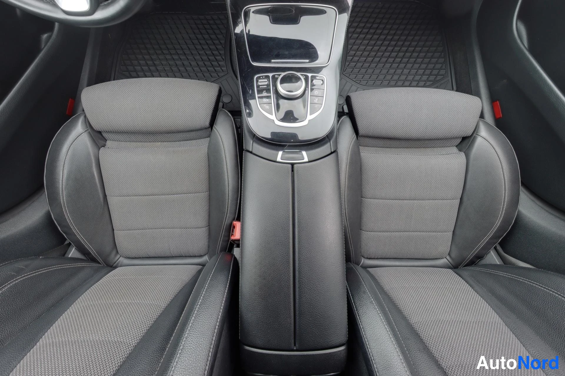 Sininen Mercedes-Benz E 2017, kuva 13