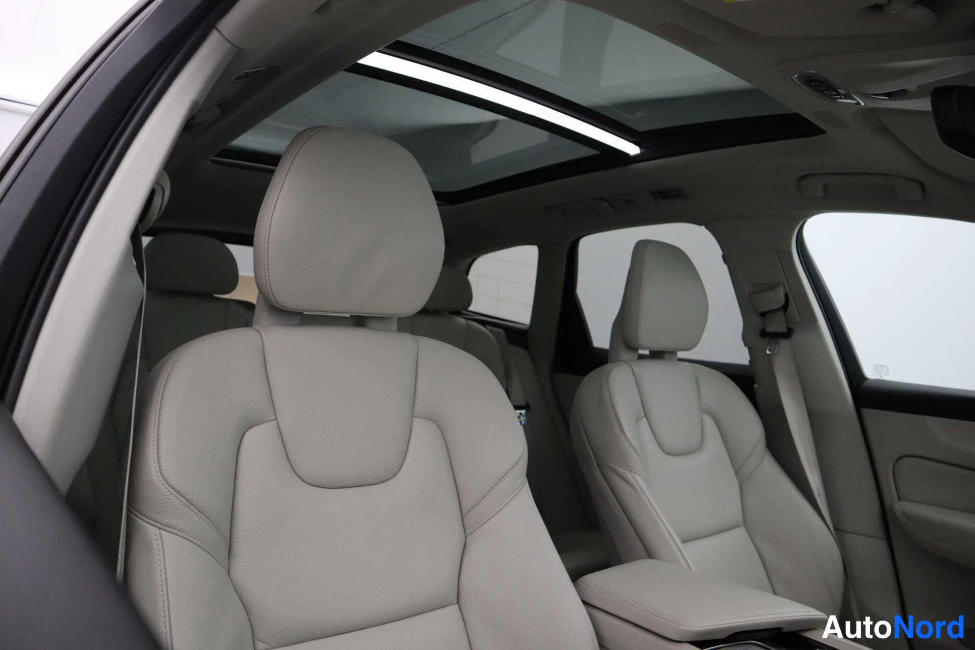 Sininen Volvo XC60 2018, kuva 25