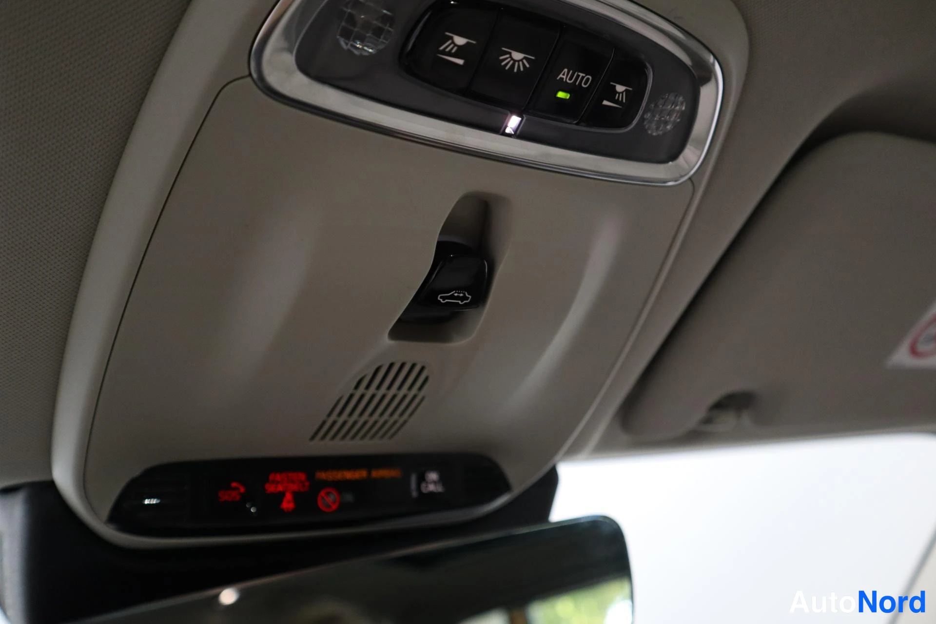 Sininen Volvo XC60 2018, kuva 26