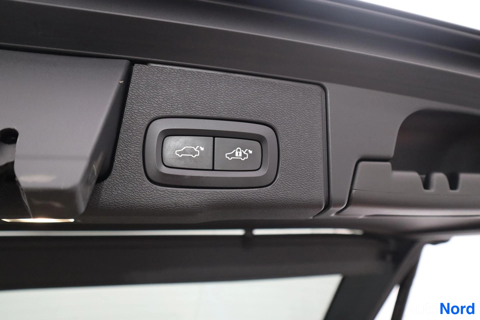 Sininen Volvo XC60 2018, kuva 30