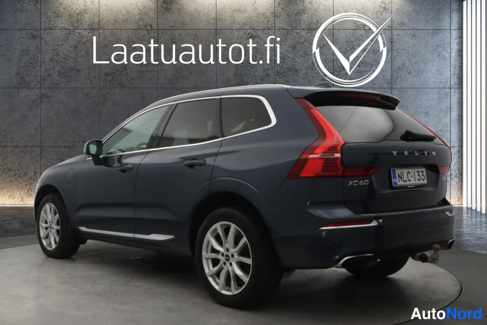Sininen Volvo XC60 2018, takaviisto, kuva 6