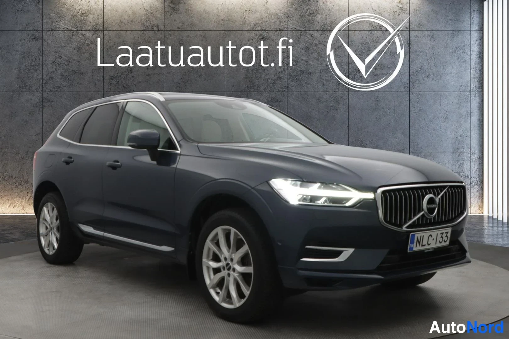 Sininen Volvo XC60 2018, etuviisto, keula oikealle, kuva 3