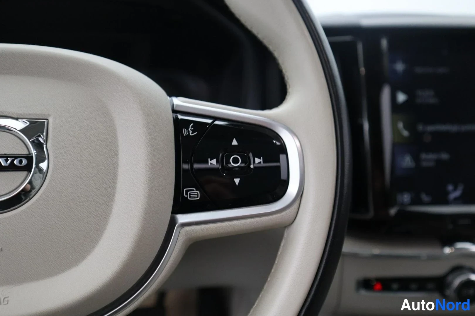 Sininen Volvo XC60 2018, yksityiskohta, kuva 24