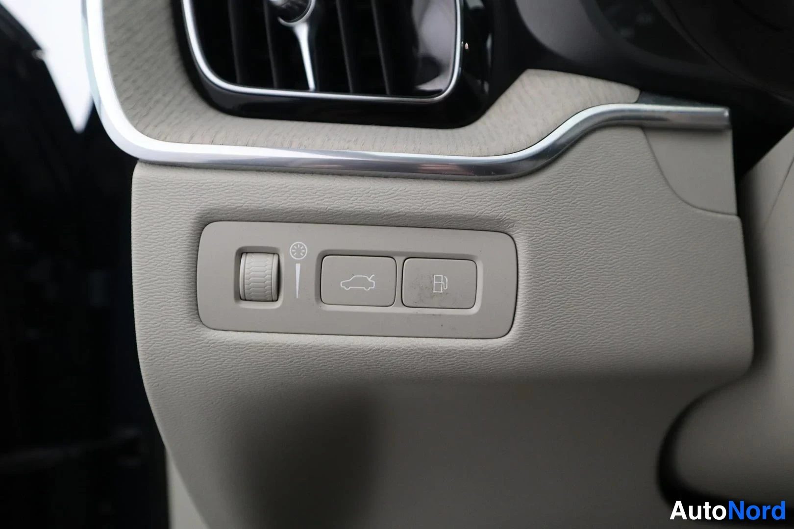Sininen Volvo XC60 2018, yksityiskohta, kuva 25