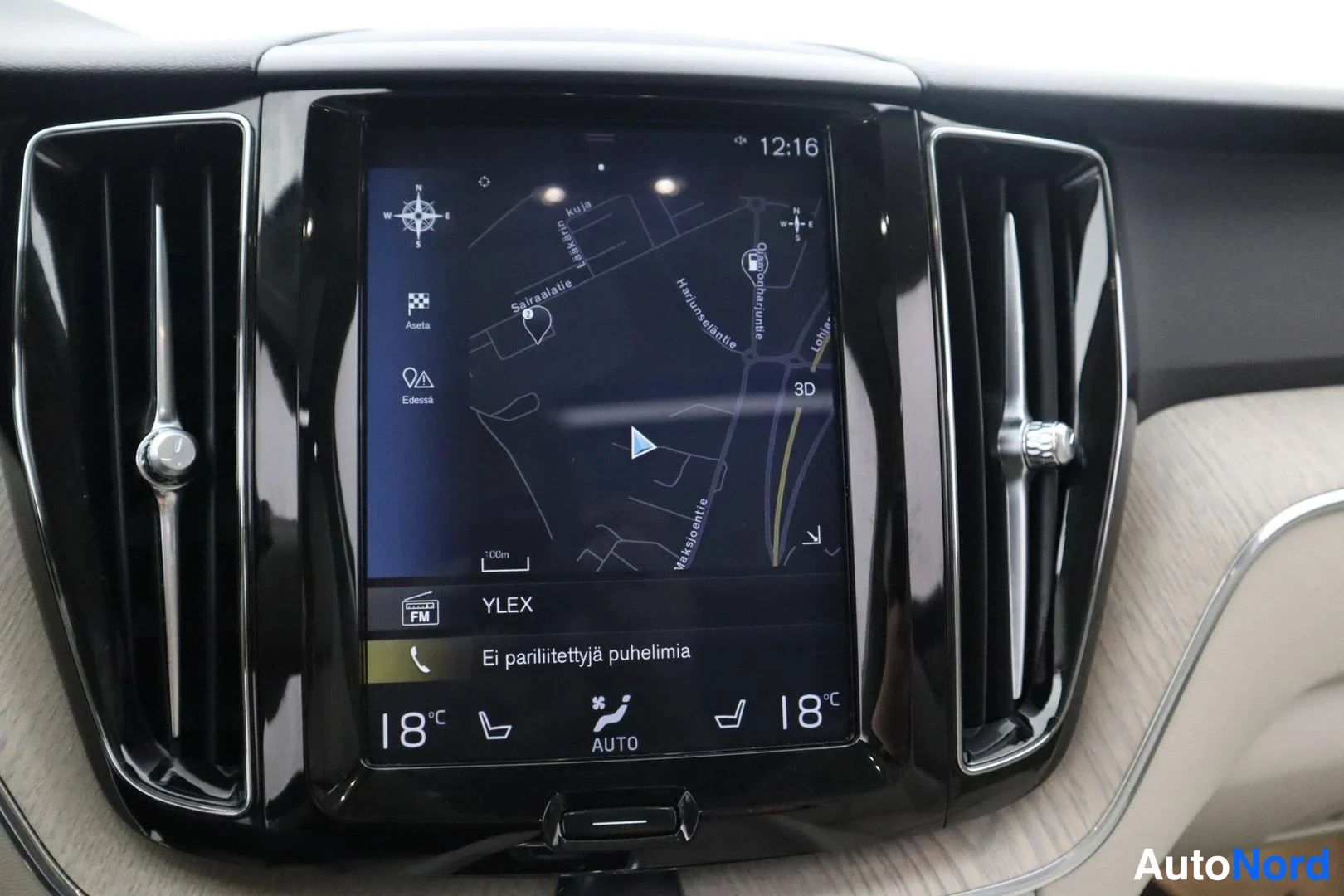 Sininen Volvo XC60 2018, ohjaamo, kuva 12