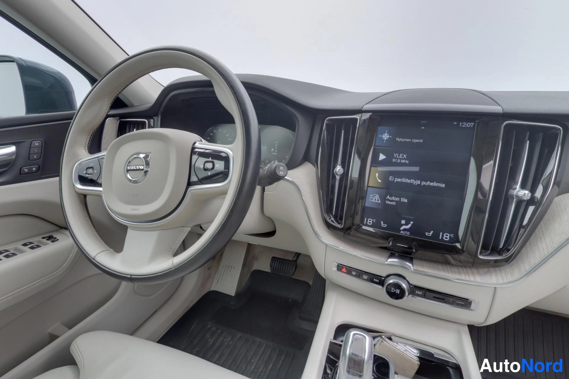 Sininen Volvo XC60 2018, kuva 7