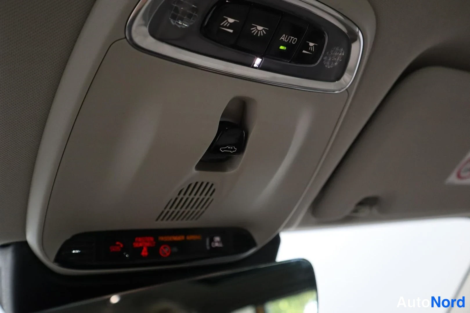Sininen Volvo XC60 2018, yksityiskohta, kuva 36