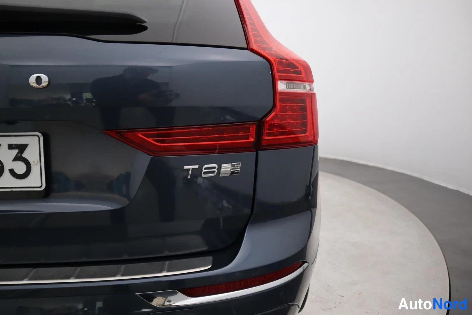Sininen Volvo XC60 2018, takaa, kuva 7