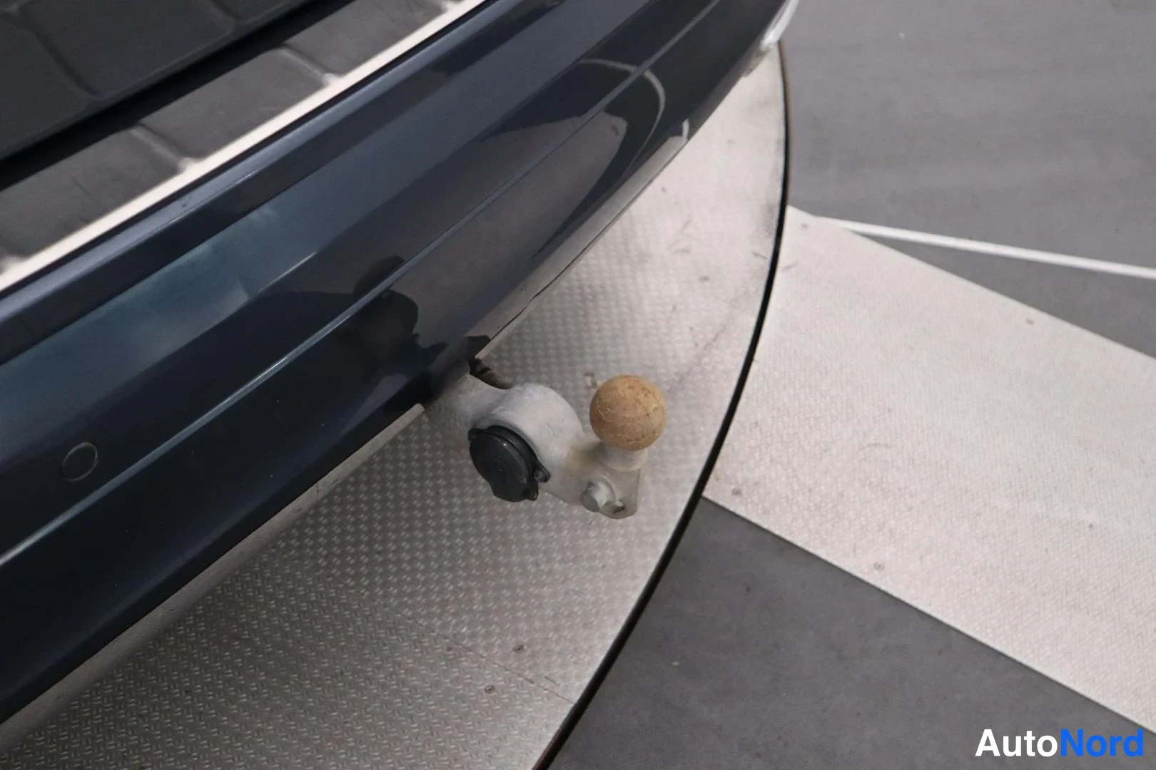 Sininen Volvo XC60 2018, yksityiskohta, kuva 37