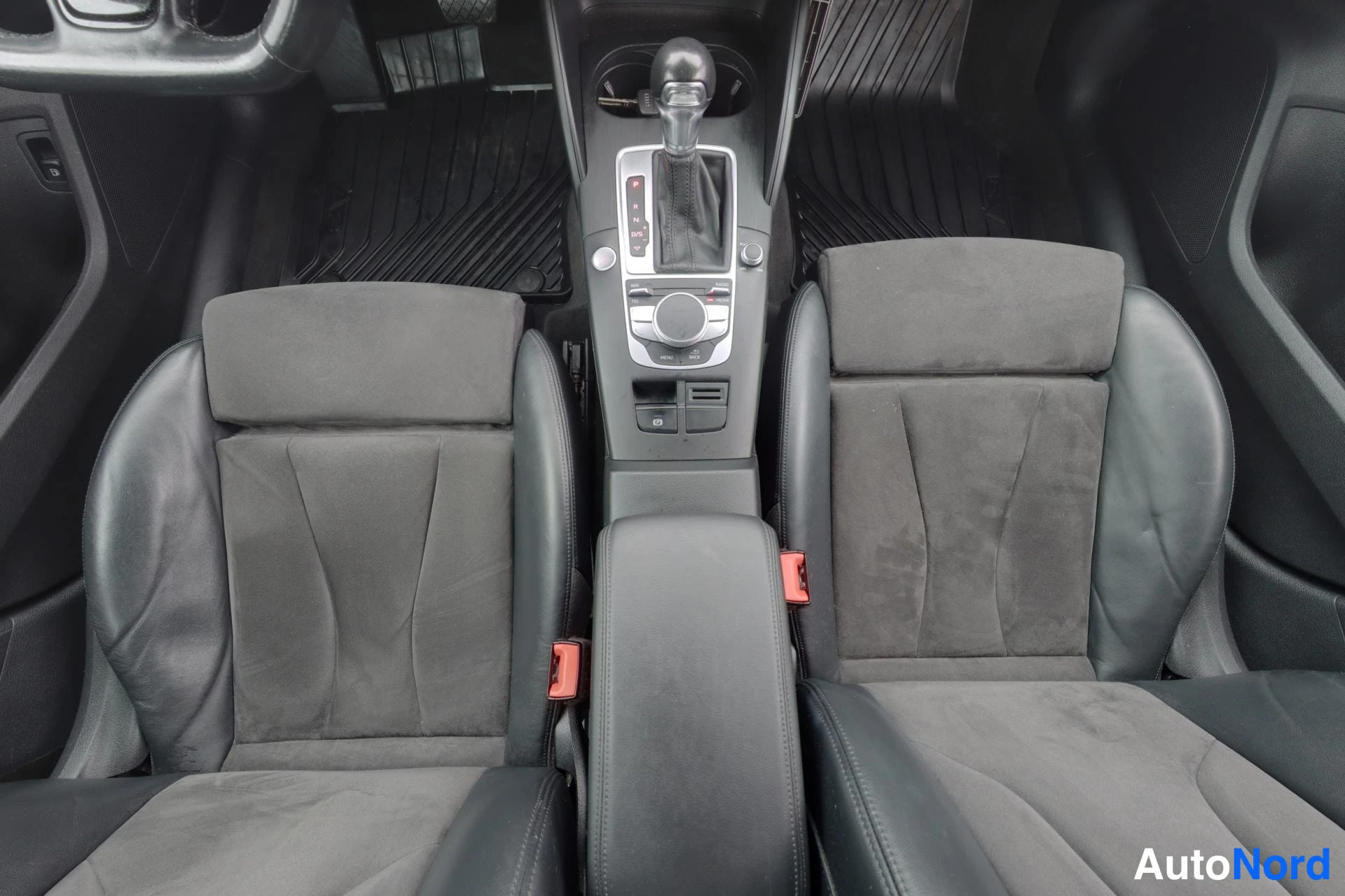 Punainen Audi A3 2016, kuva 16