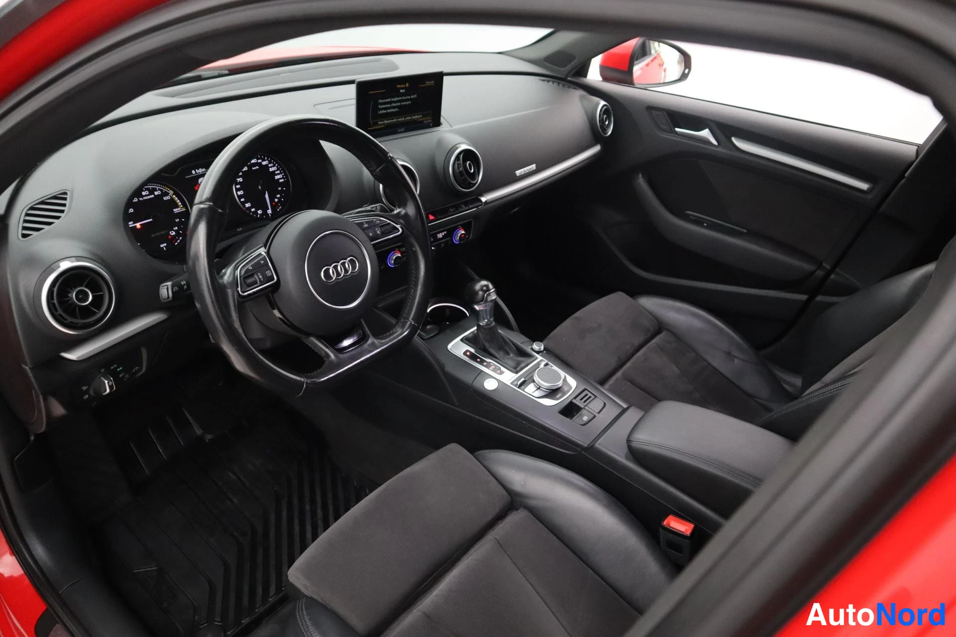 Punainen Audi A3 2016, kuva 17