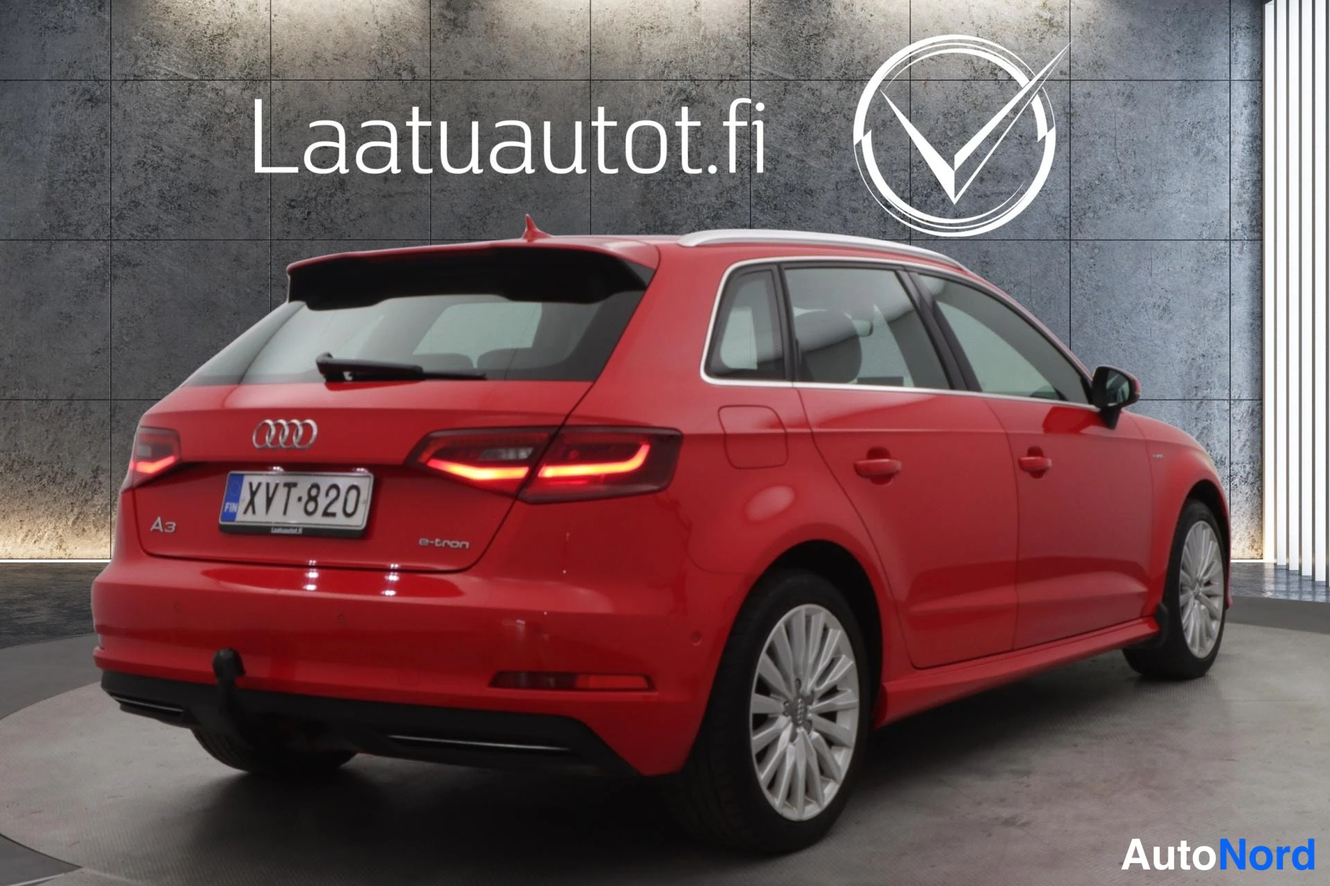 Punainen Audi A3 2016, takaviisto, kuva 8