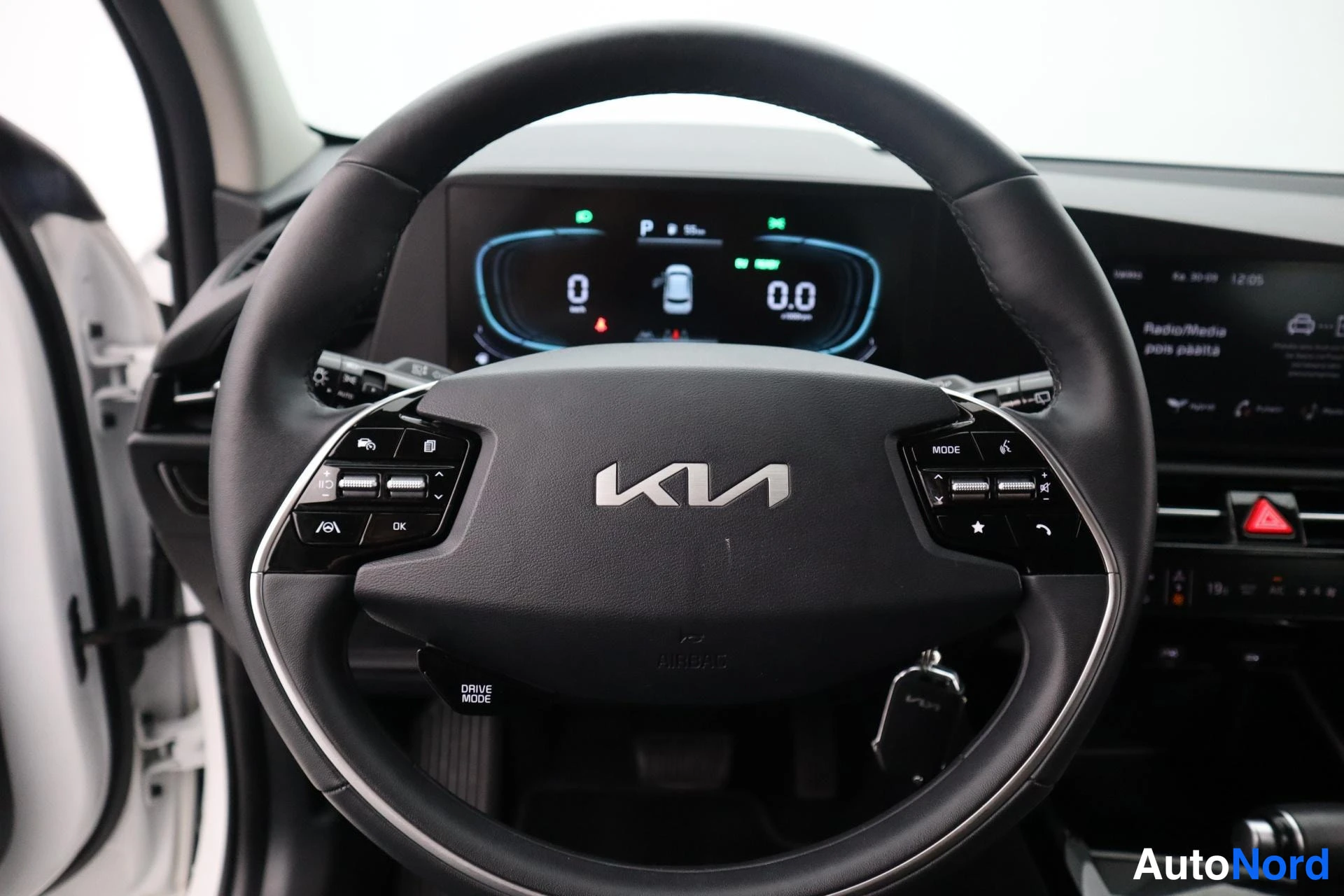 Valkoinen Kia Niro 2025, kuva 12