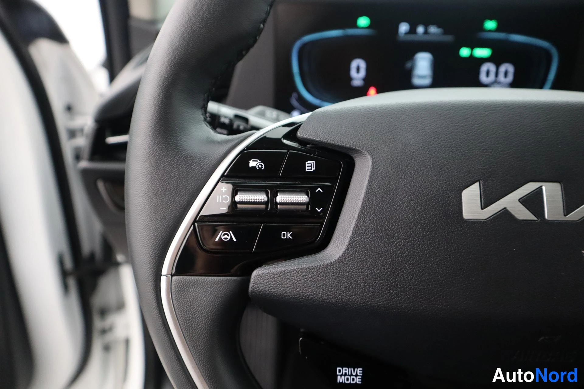 Valkoinen Kia Niro 2025, kuva 13