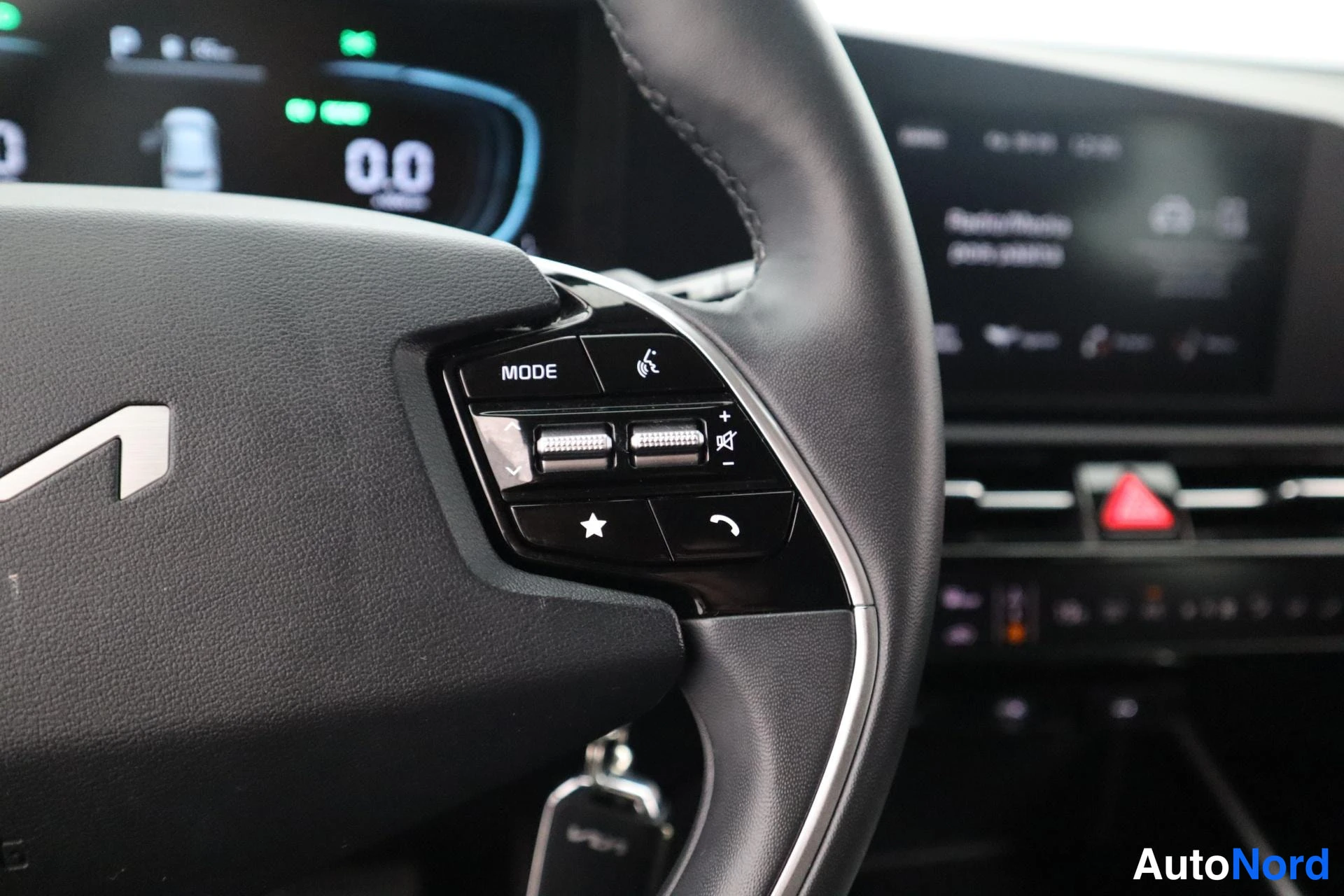 Valkoinen Kia Niro 2025, kuva 14