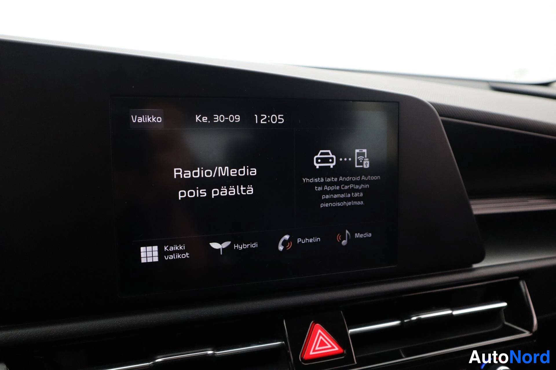 Valkoinen Kia Niro 2025, kuva 17