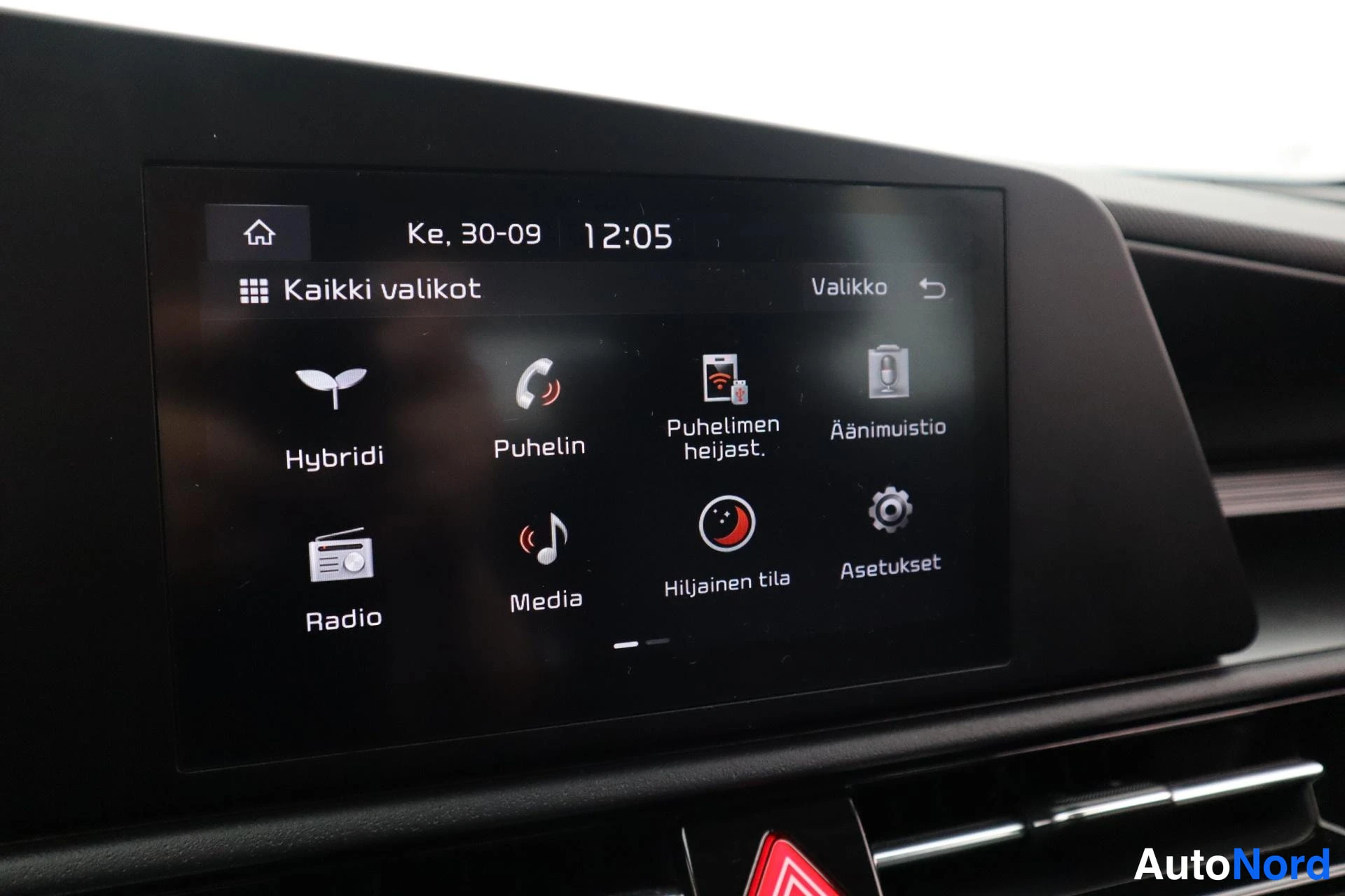 Valkoinen Kia Niro 2025, kuva 18