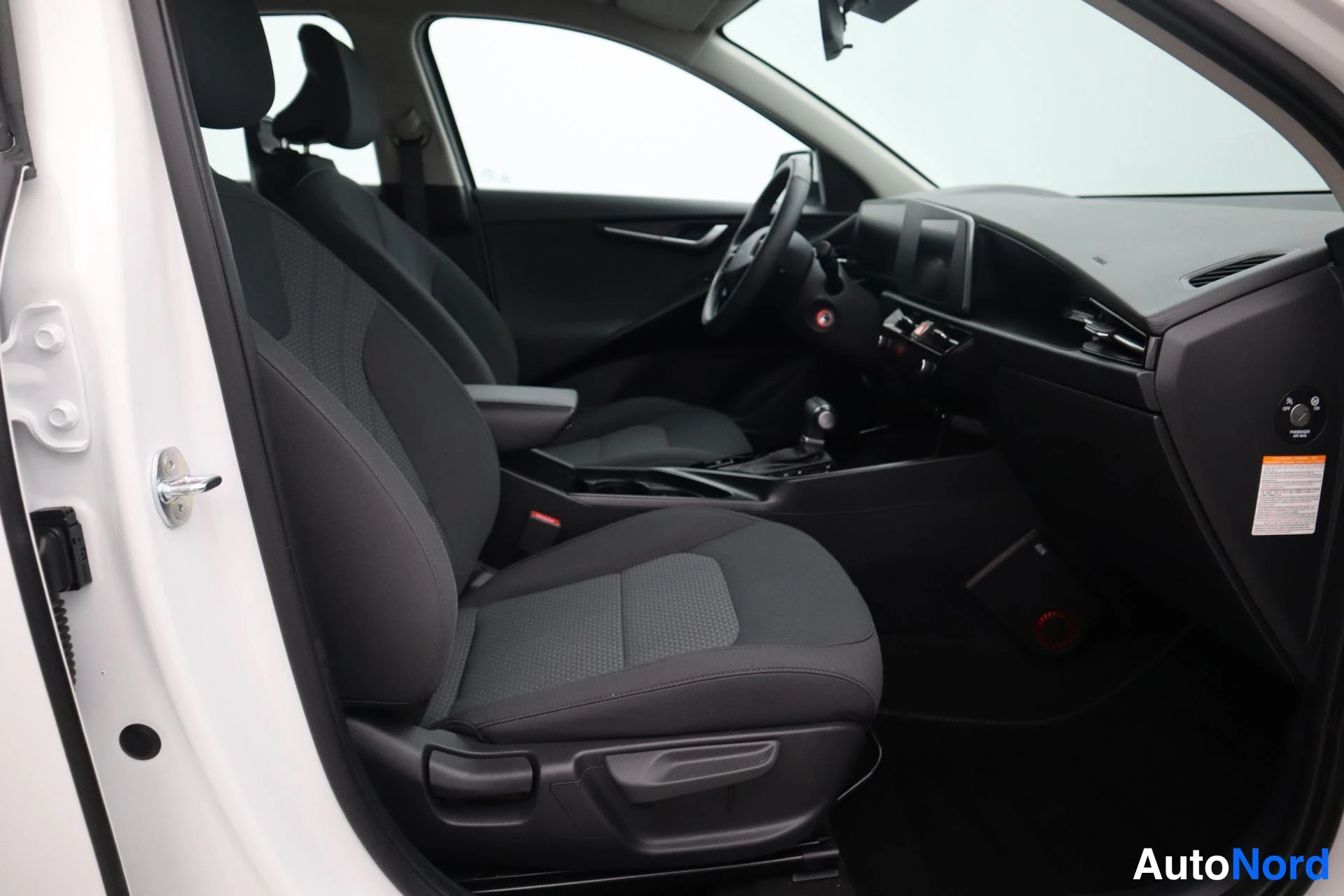 Valkoinen Kia Niro 2025, kuva 20