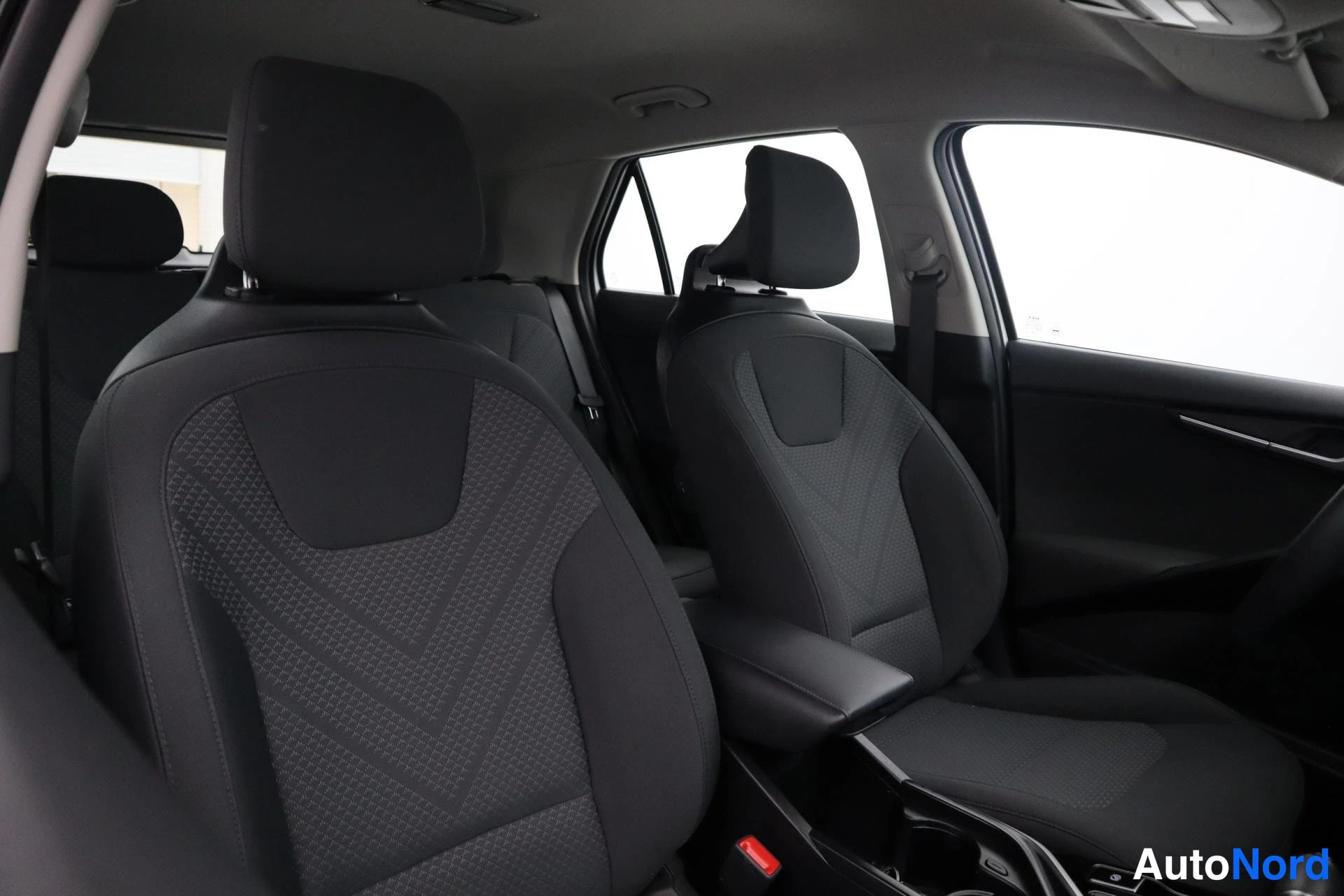 Valkoinen Kia Niro 2025, kuva 23
