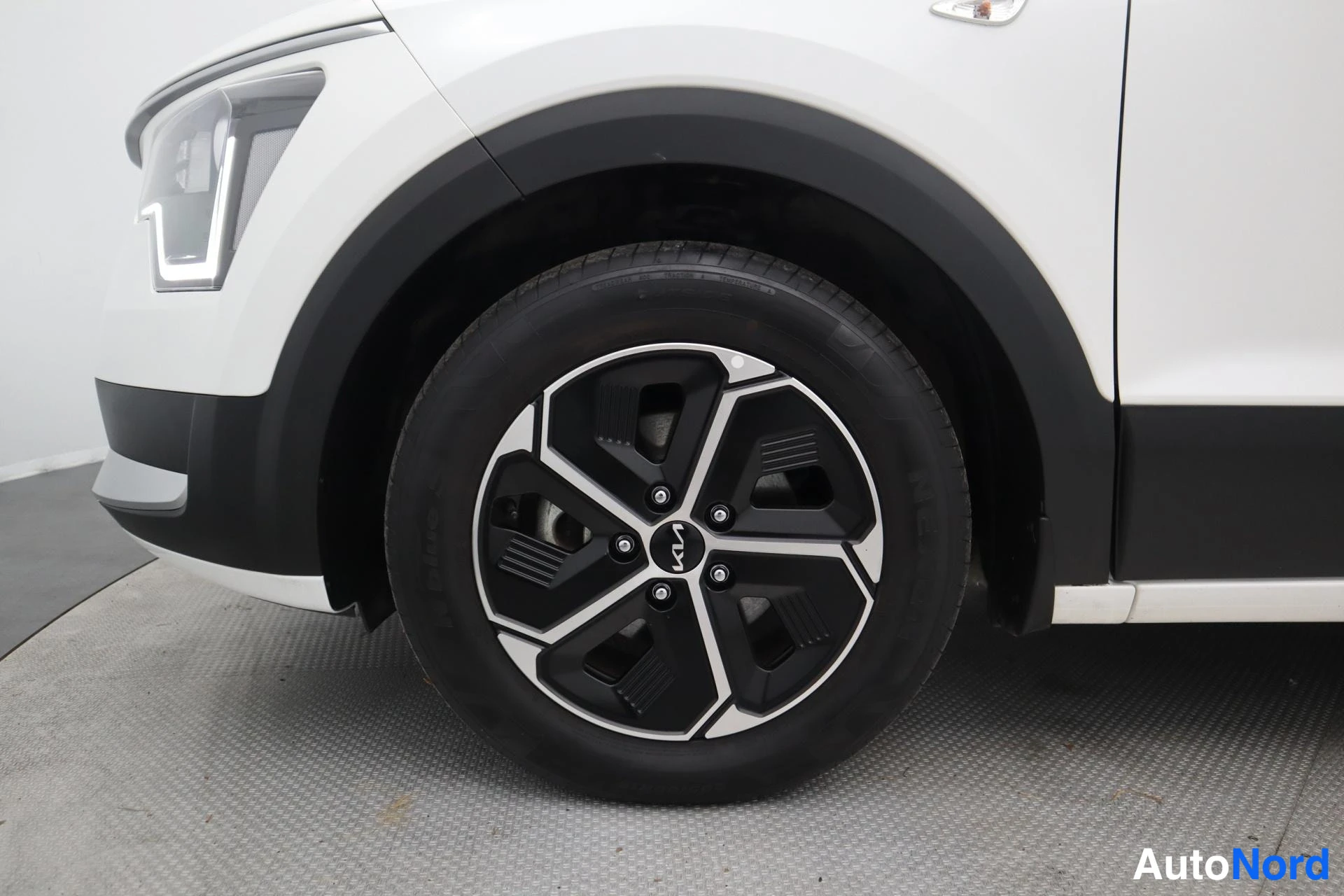Valkoinen Kia Niro 2025, kuva 6