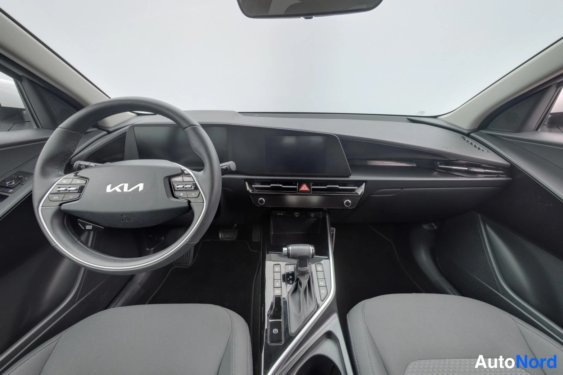 Valkoinen Kia Niro 2025, kuva 7