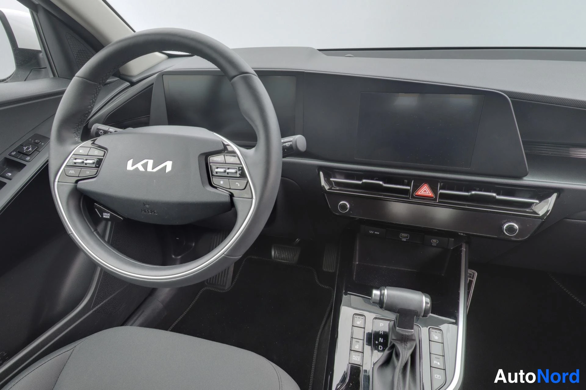 Valkoinen Kia Niro 2025, yksityiskohta, kuva 5