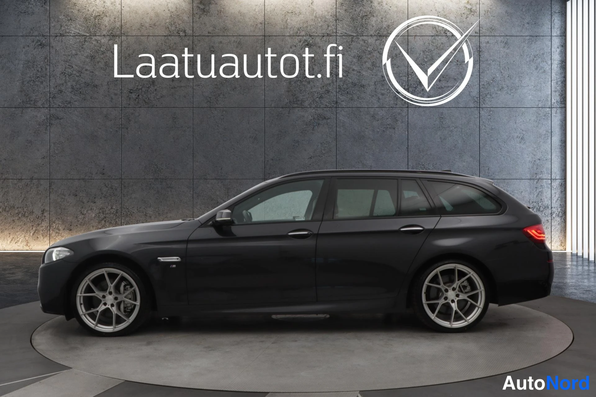 Harmaa BMW 535d xDrive 2013, sivulta, kuva 5