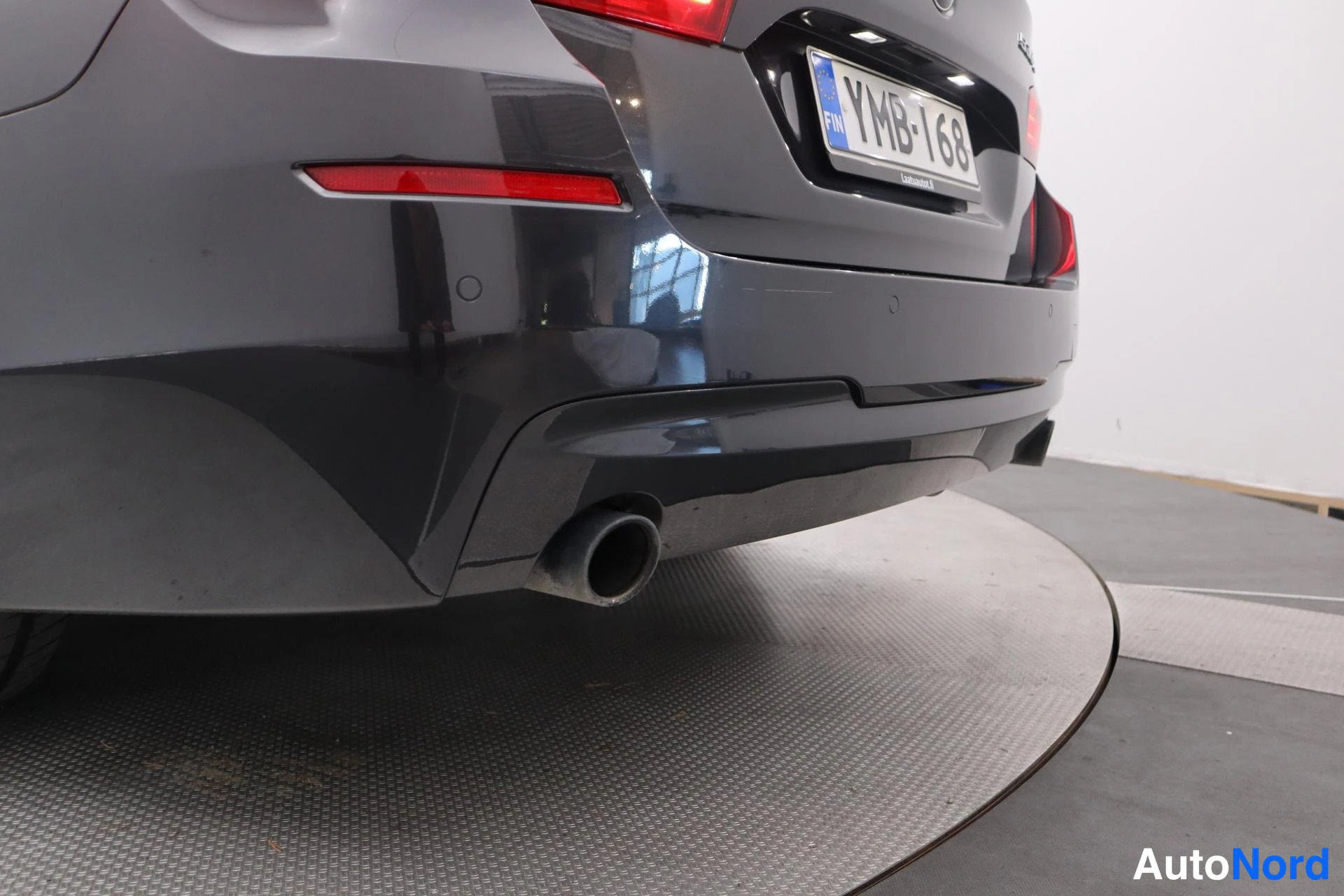 Harmaa BMW 535d xDrive 2013, takaa, kuva 9