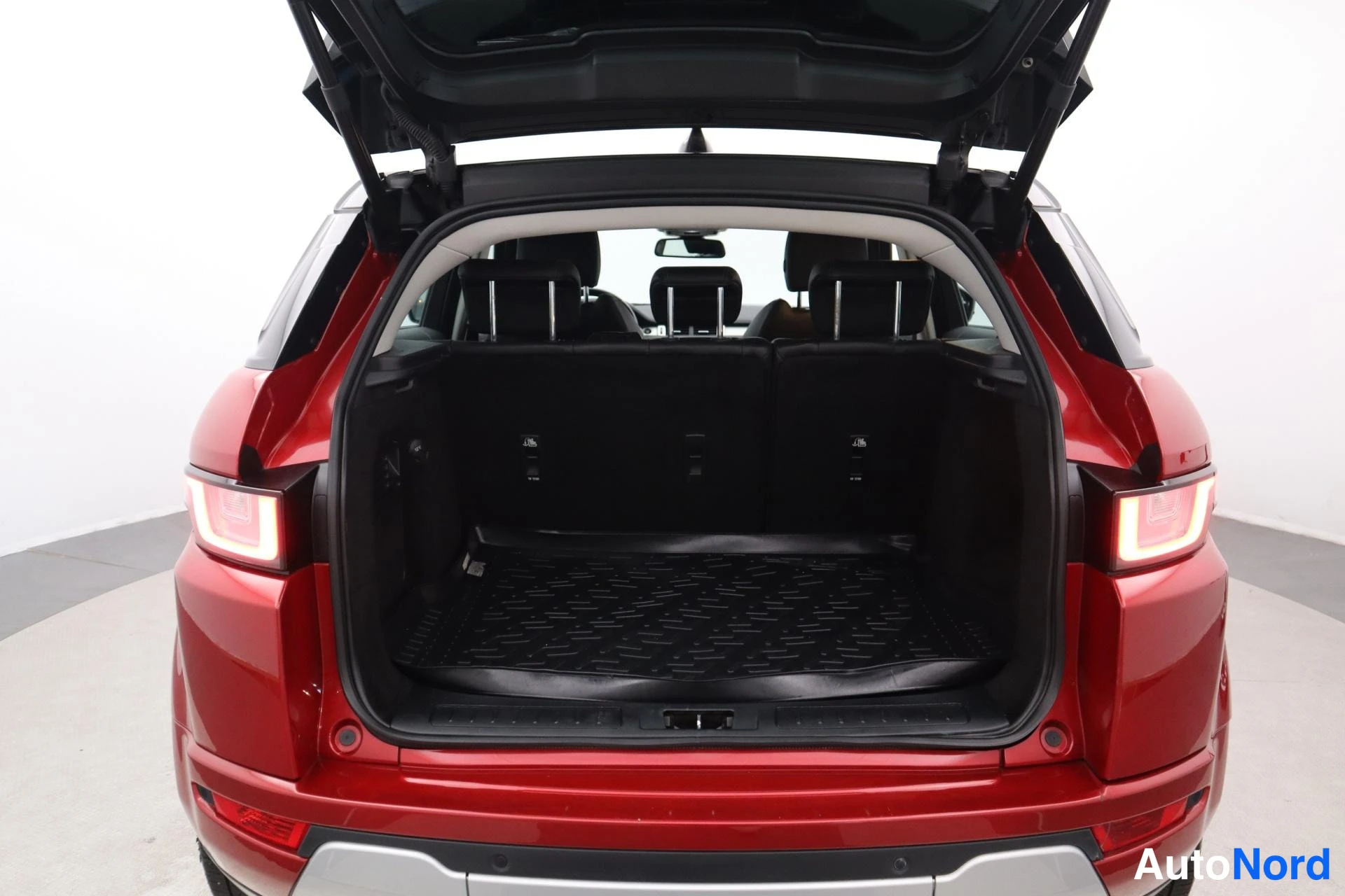 Punainen Land Rover Range Rover Evoque 2017, takaa, kuva 11