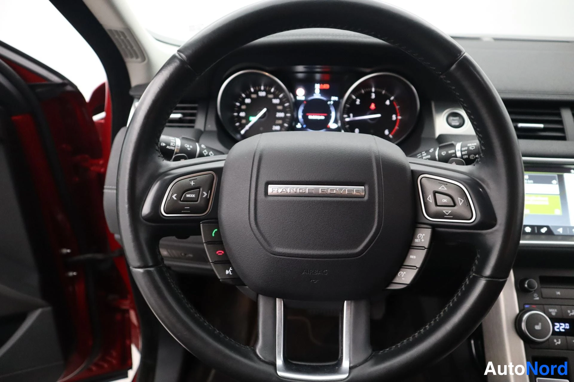 Punainen Land Rover Range Rover Evoque 2017, kuva 14