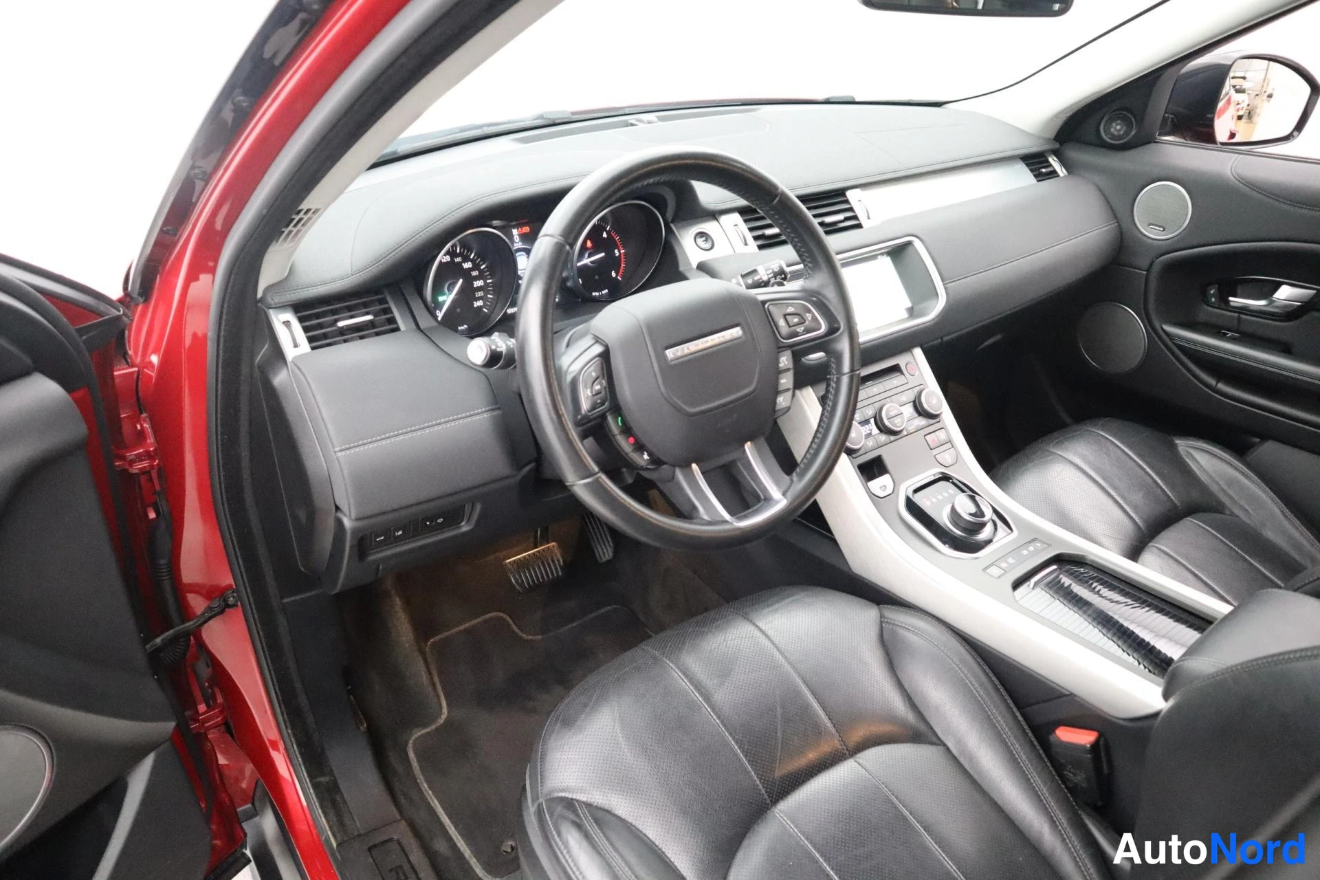 Punainen Land Rover Range Rover Evoque 2017, kuva 19