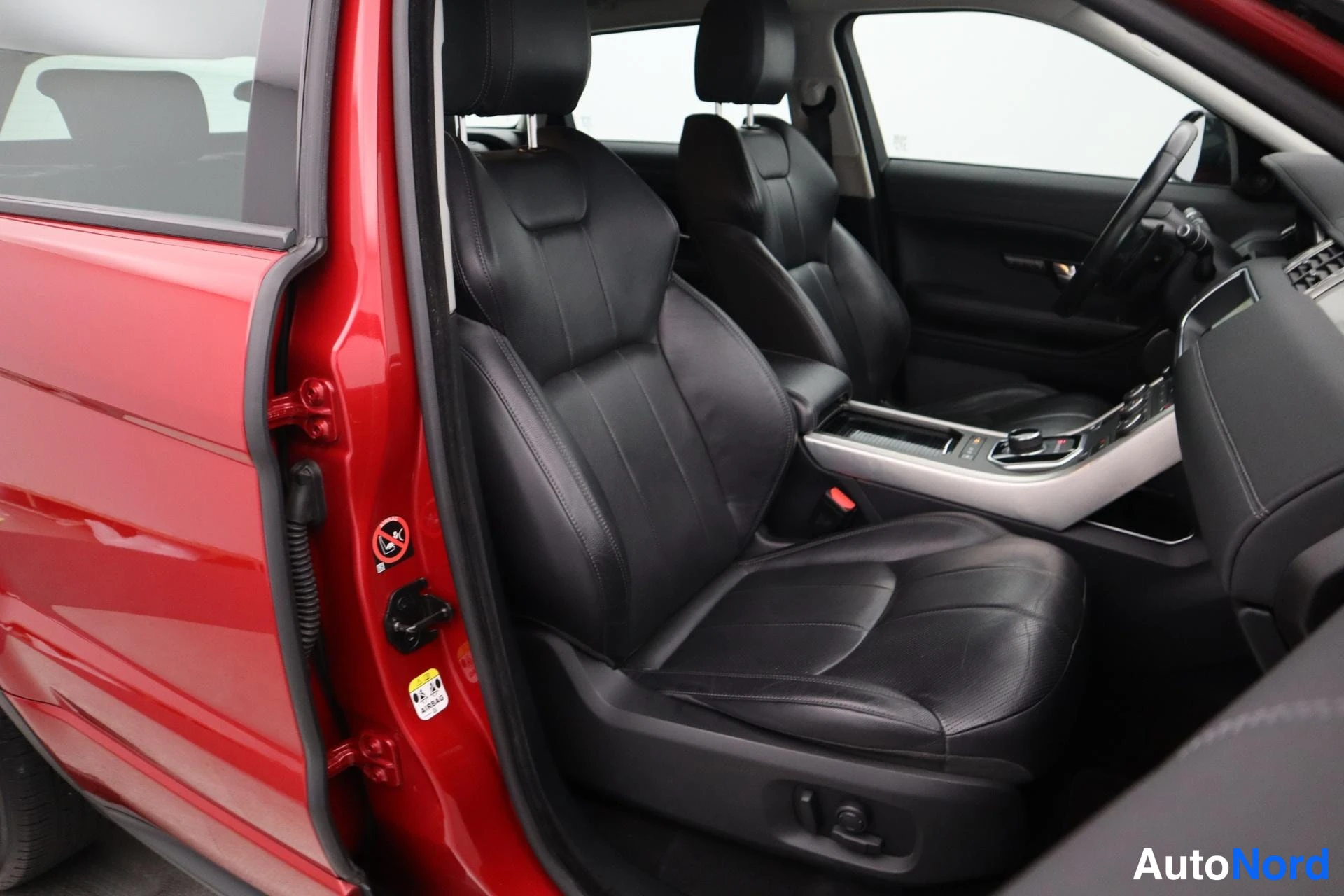 Punainen Land Rover Range Rover Evoque 2017, kuva 23