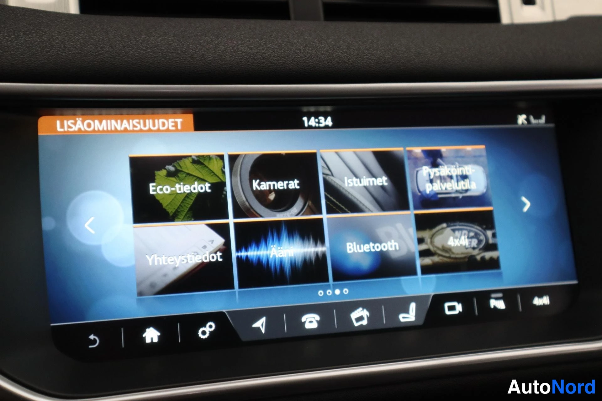 Punainen Land Rover Range Rover Evoque 2017, kuva 36