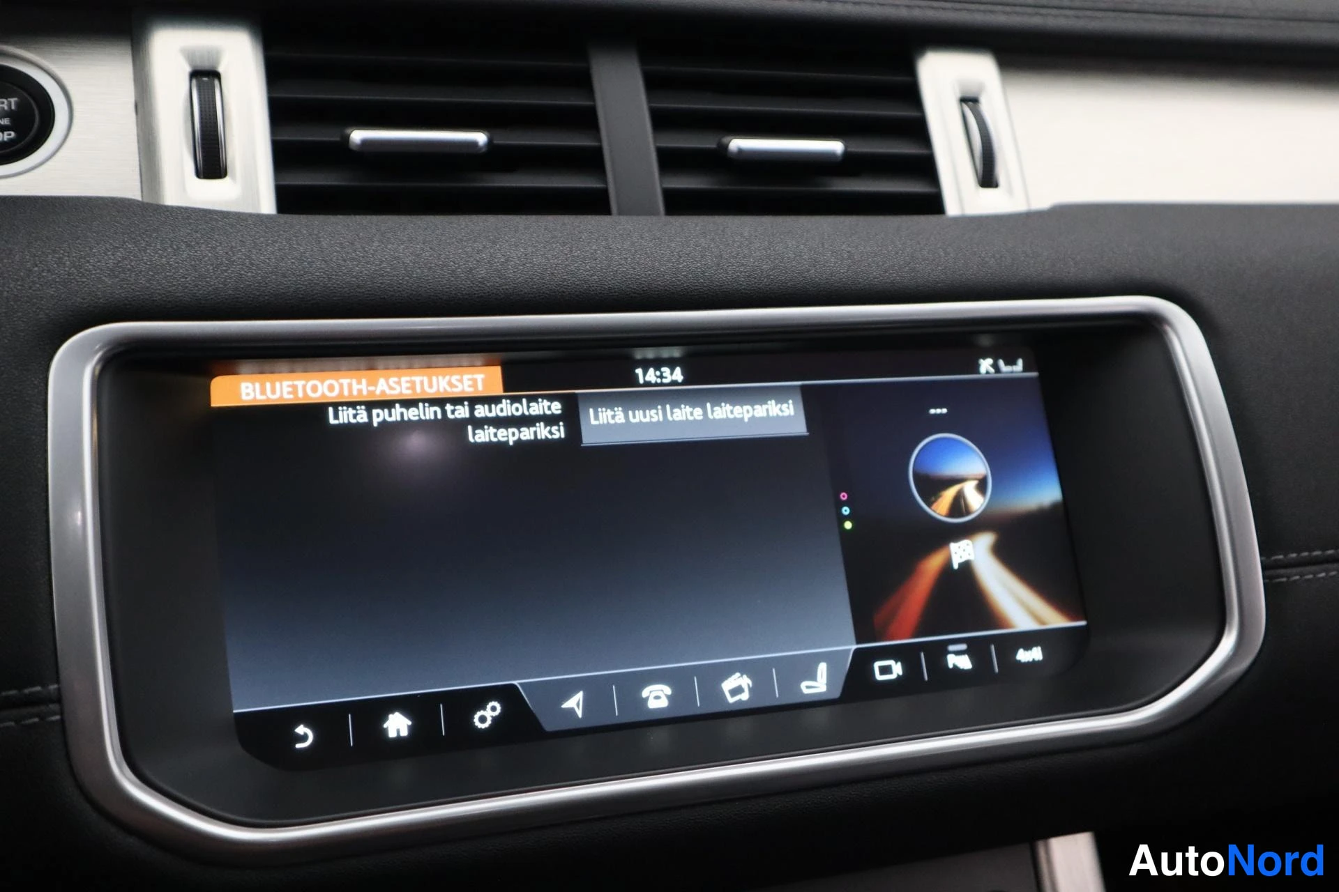 Punainen Land Rover Range Rover Evoque 2017, kuva 37