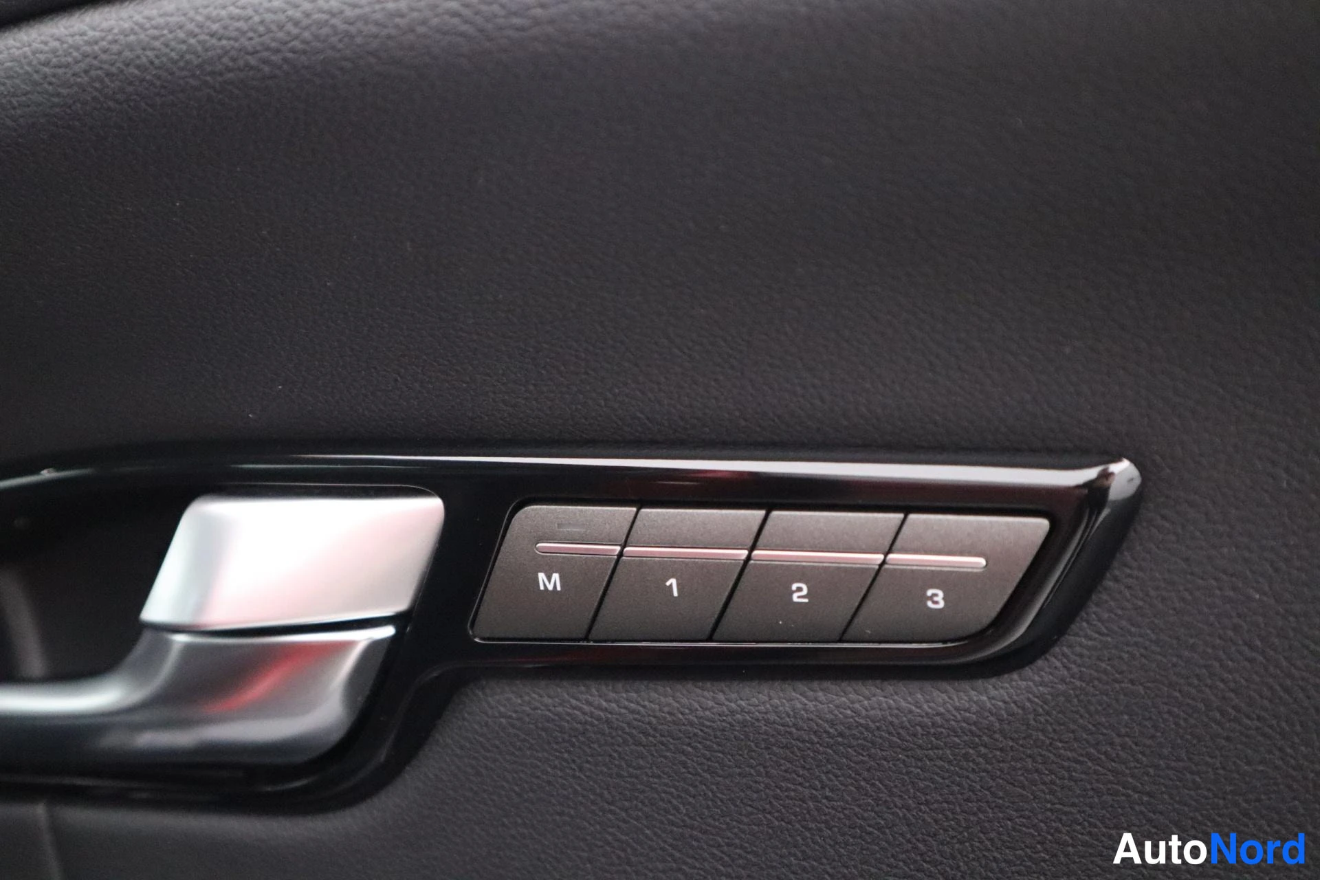 Punainen Land Rover Range Rover Evoque 2017, kuva 29