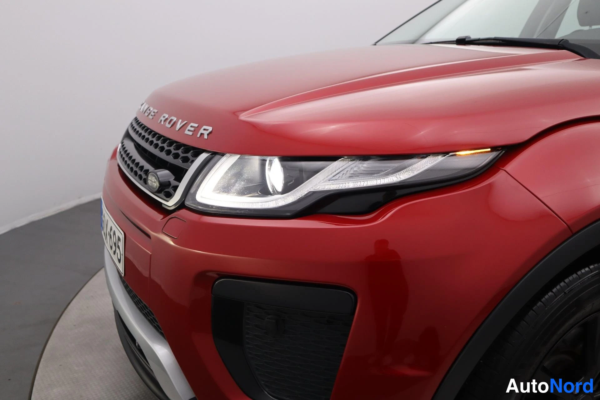 Punainen Land Rover Range Rover Evoque 2017, edestä, kuva 5